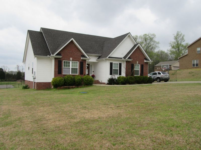 1249 Crescent Ridge Dr, Murfreesboro, TN 37128