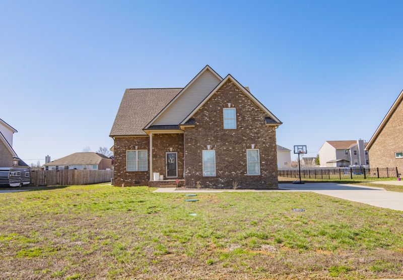 1238 Matheus Dr, Murfreesboro, TN 37128