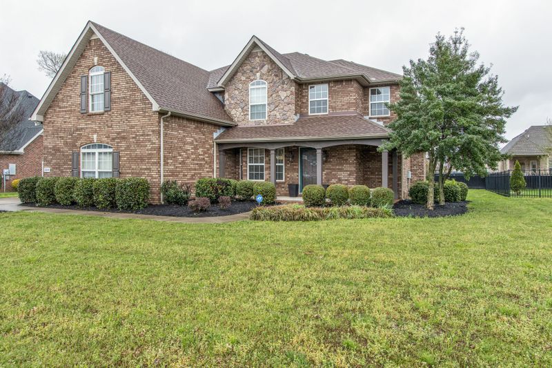 2231 Saint Andrews Dr, Murfreesboro, TN 37128