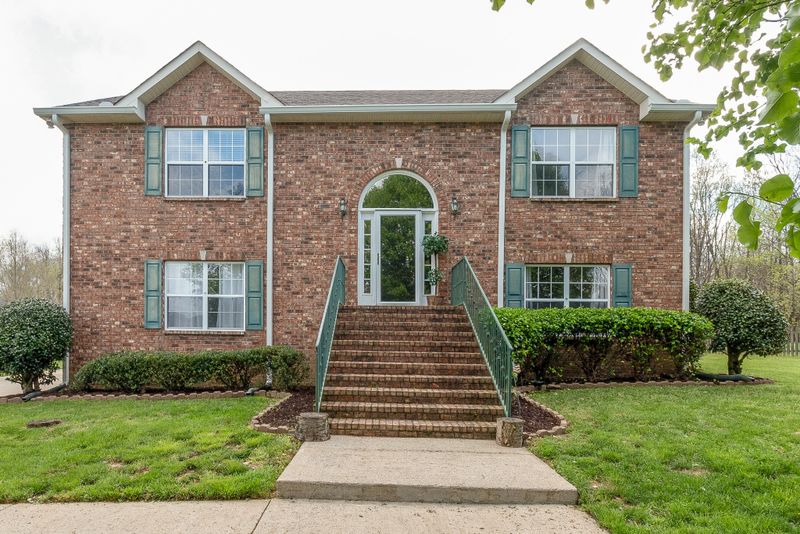 105 Oak Park Ct, White House, TN 37188