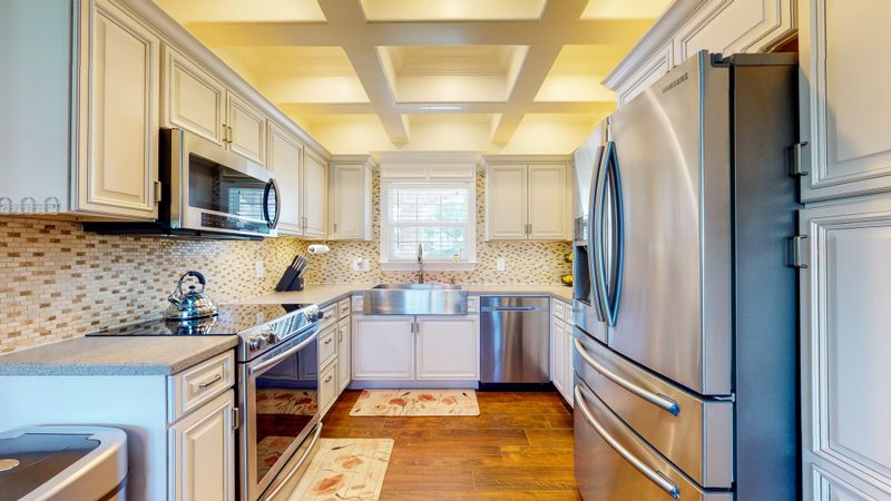 809 Redwood Cir, Columbia, TN 38401
