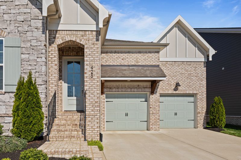 425 River Bluff Dr, Franklin, TN 37064