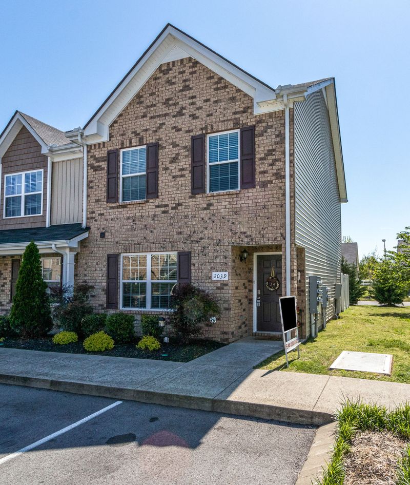 2039 Debonair Ln, Murfreesboro, TN 37128