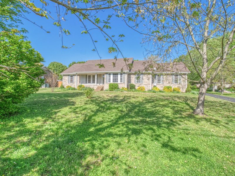 413 Brookview Dr, Gallatin, TN 37066