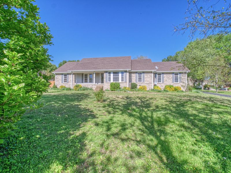 413 Brookview Dr, Gallatin, TN 37066