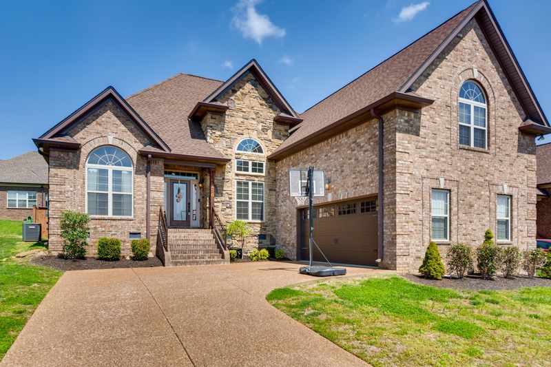 210 Karen Dr, Mount Juliet, TN 37122