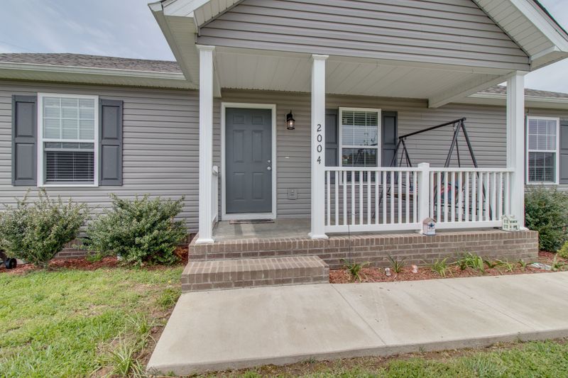 2004 Cheznie Ct, Columbia, TN 38401
