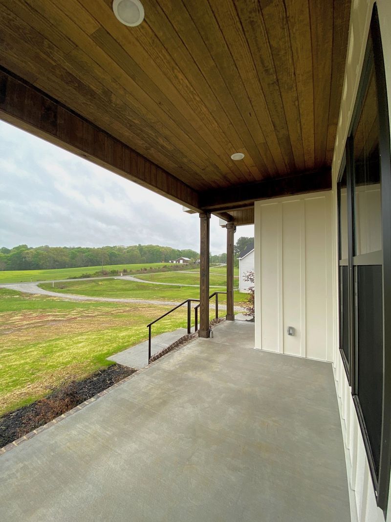 554 Buddy Rd, Burns, TN 37029