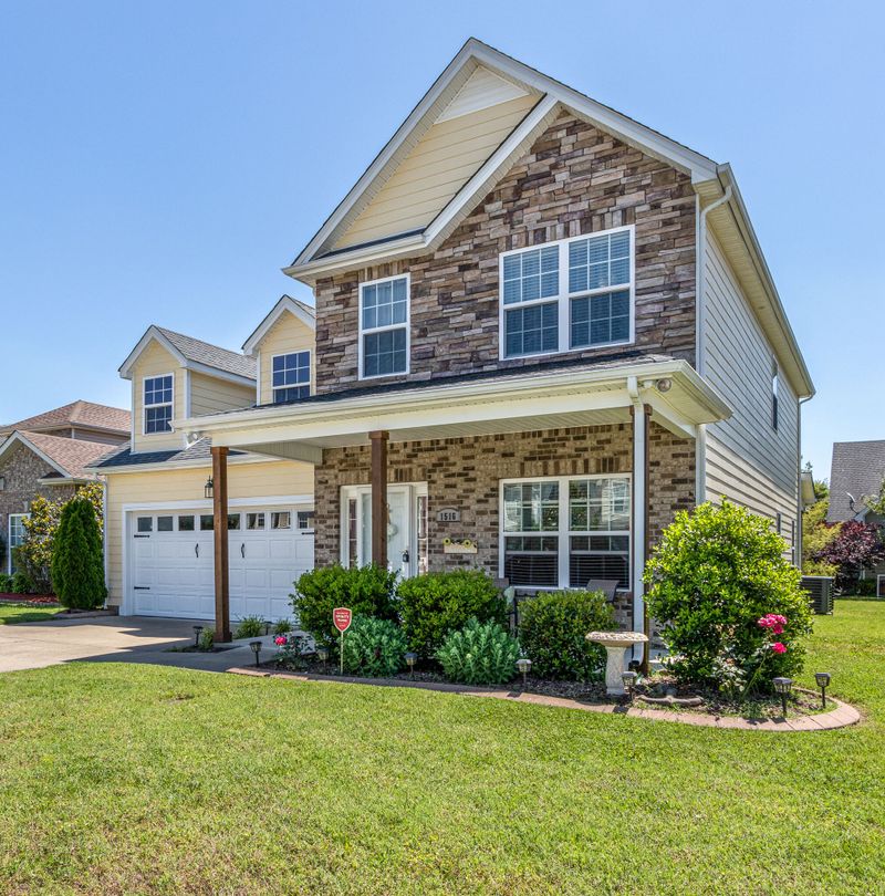 1516 Barnsley Dr, Murfreesboro, TN 37128