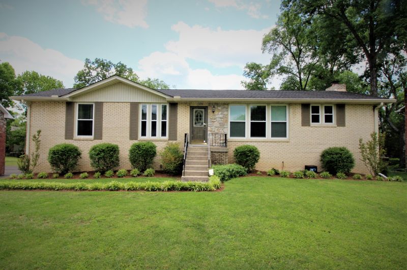 2649 Mossdale Dr, Nashville, TN 37217