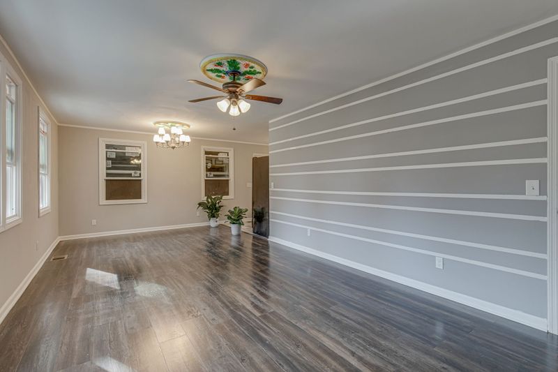 352 Fairlane Dr, Nashville, TN 37211