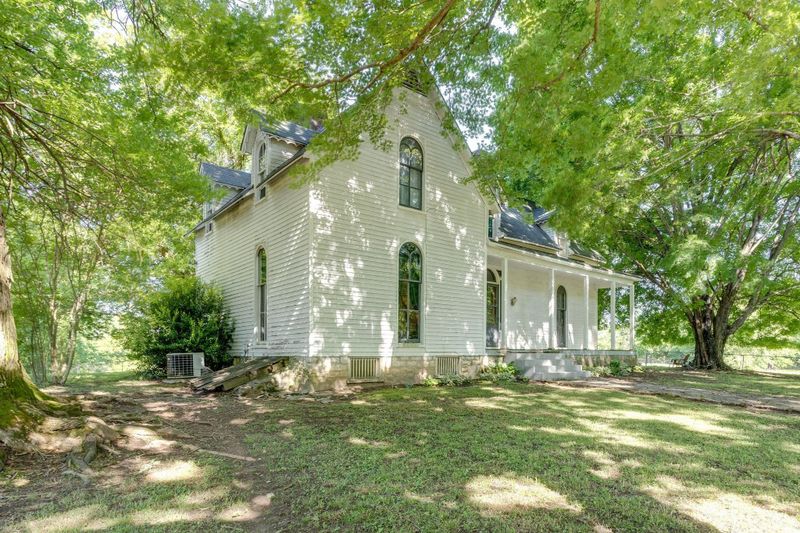 2460 Graham Rd, Culleoka, TN 38451