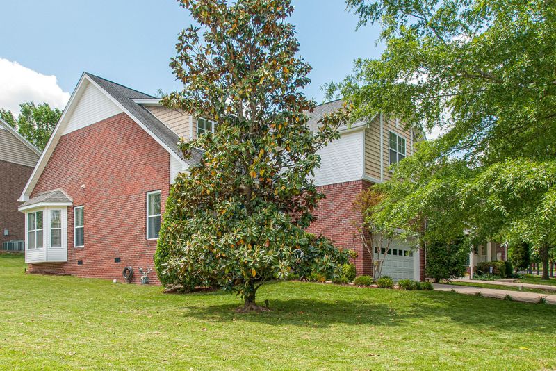 6632 Valleypark Dr, Nashville, TN 37221