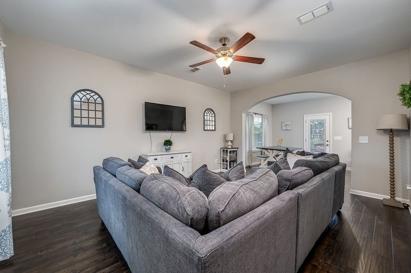 1023 Selous Dr, Murfreesboro, TN 37128