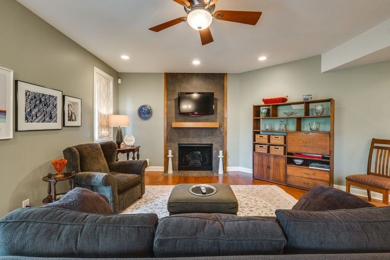 111 Hampton Pl, Nashville, TN 37215