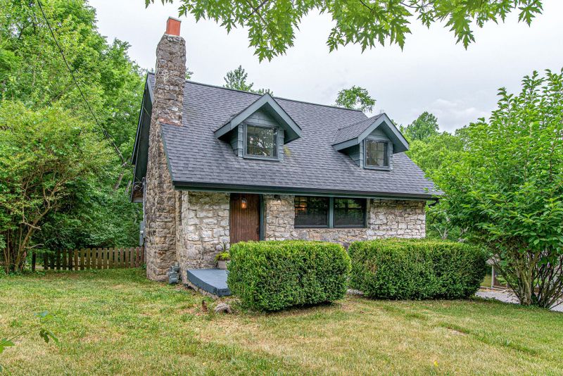 4107 Moss Rose Dr, Nashville, TN 37216