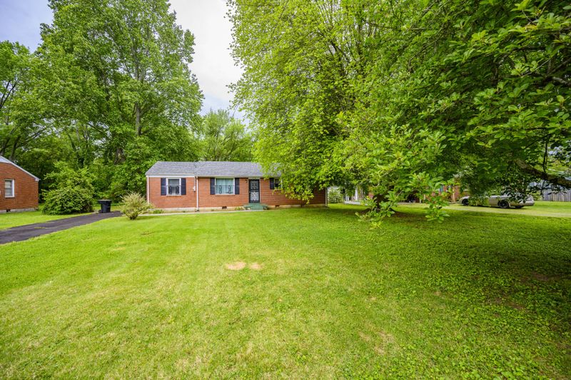 1714 Gardner Dr, Murfreesboro, TN 37130