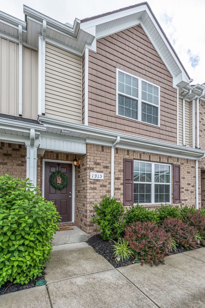 1915 Debonair Ln, Murfreesboro, TN 37128