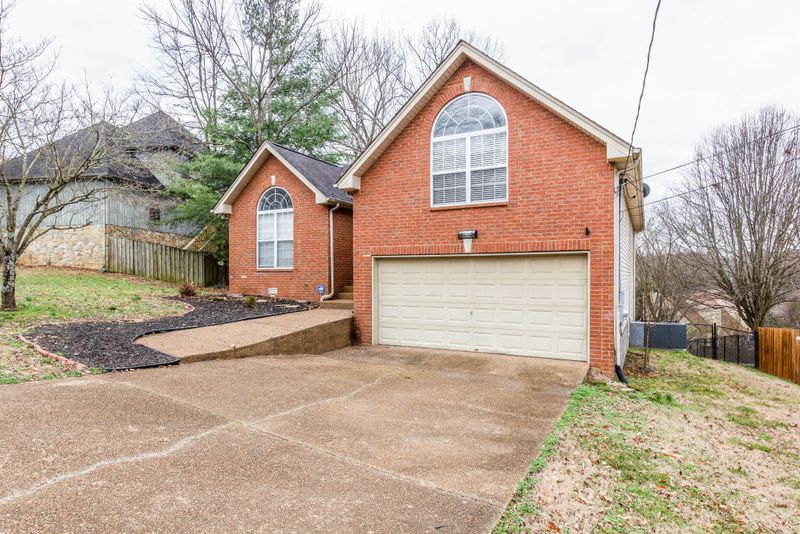 3225 E Lake Dr, Nashville, TN 37214
