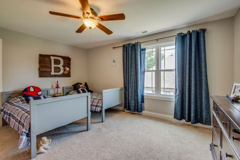 915 Twin View Dr, Murfreesboro, TN 37128