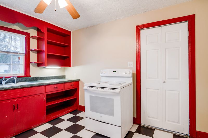 606 Spencer Ave, Gallatin, TN 37066