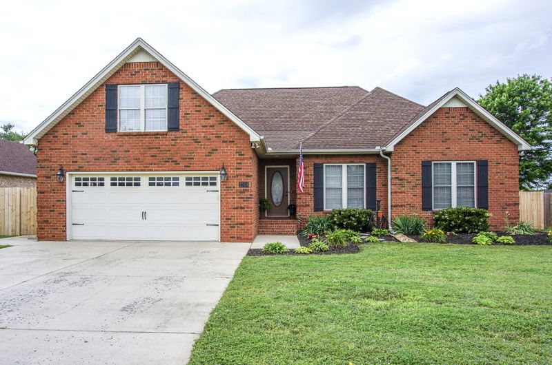 2310 Amber Glen Dr, Murfreesboro, TN 37128
