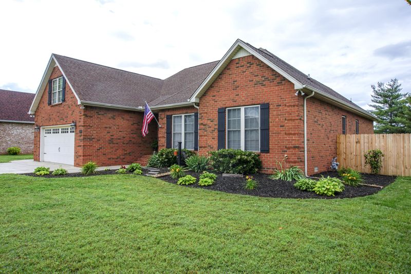 2310 Amber Glen Dr, Murfreesboro, TN 37128