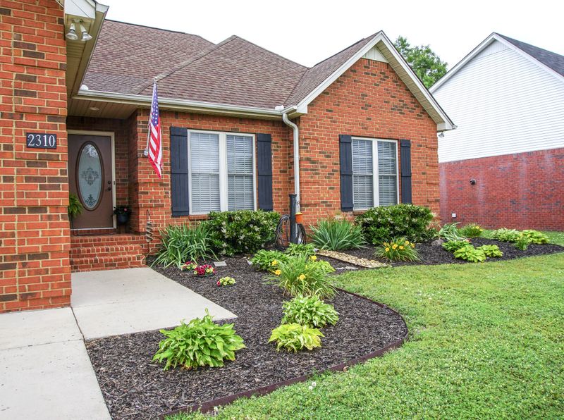 2310 Amber Glen Dr, Murfreesboro, TN 37128