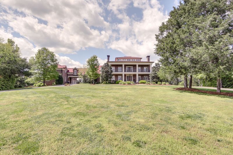 1025 Carlisle Ln, Franklin, TN 37064