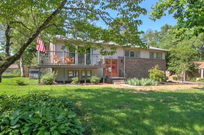 1211 Trinity Dr, Murfreesboro, TN 37129