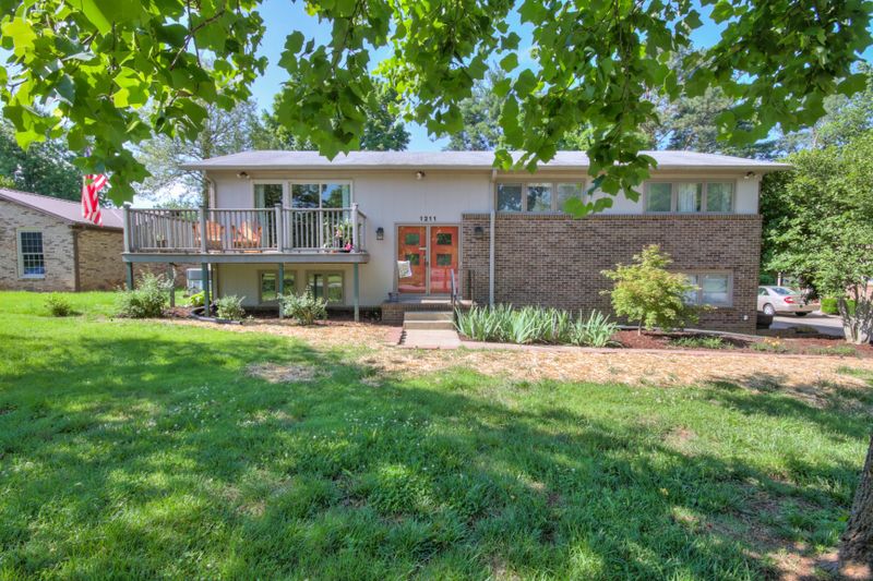 1211 Trinity Dr, Murfreesboro, TN 37129