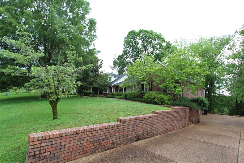 2203 Riverview Dr, Murfreesboro, TN 37129