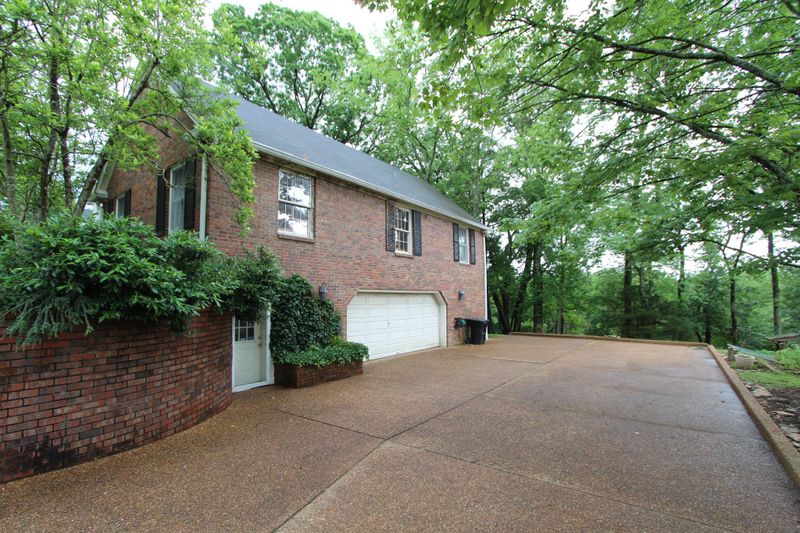 2203 Riverview Dr, Murfreesboro, TN 37129