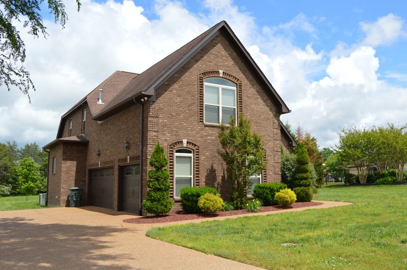1104 Garrett Way, Mount Juliet, TN 37122