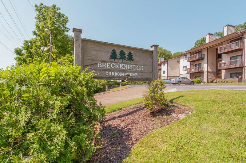 127 Hicks Rd, Nashville, TN 37221