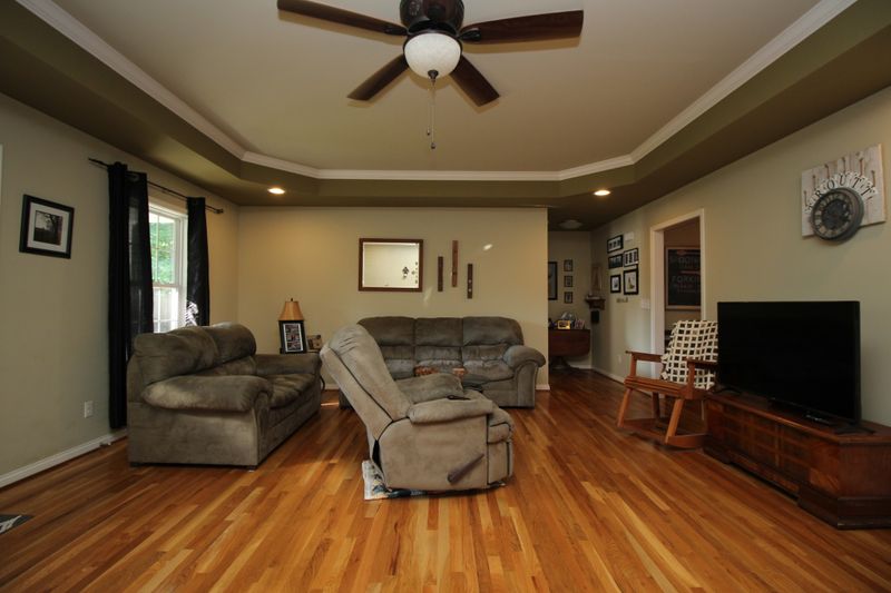 692 Old Highway 52, Bethpage, TN 37022