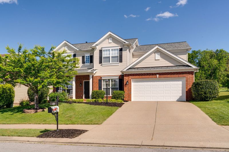124 Legends Dr, Hendersonville, TN 37075