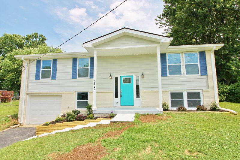 8200 Terry Ln, Hermitage, TN 37076