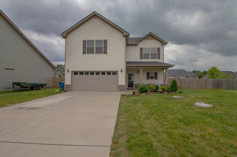 1123 Selous Dr, Murfreesboro, TN 37128