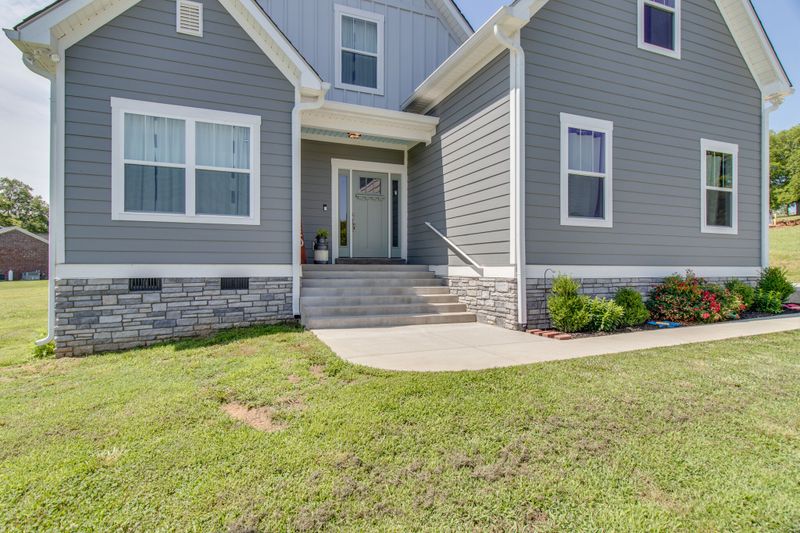 1833 Lochlann Dr, Culleoka, TN 38451