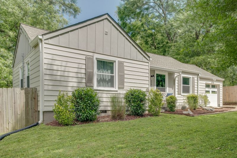 2201 Pinewood Rd, Nashville, TN 37216