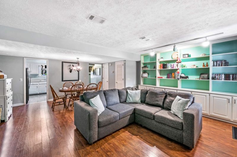 8113 Stacy Square Ct, Nashville, TN 37221