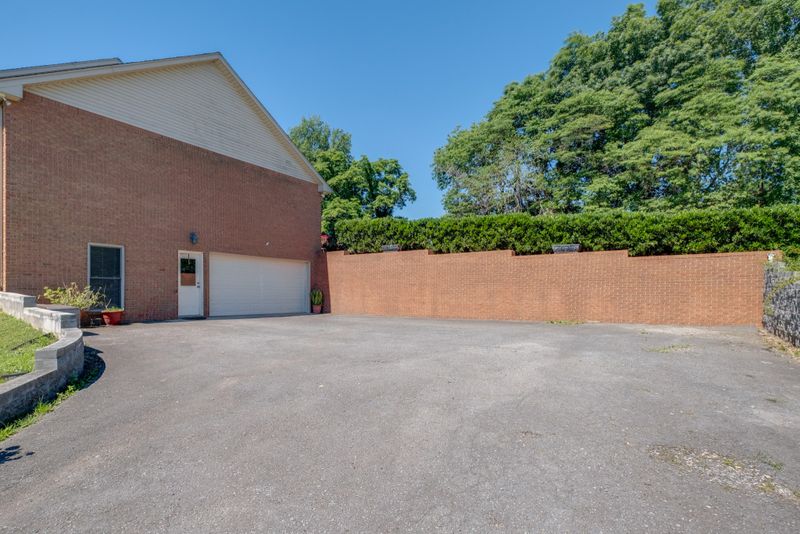 2976 Tom Austin Hwy, Springfield, TN 37172