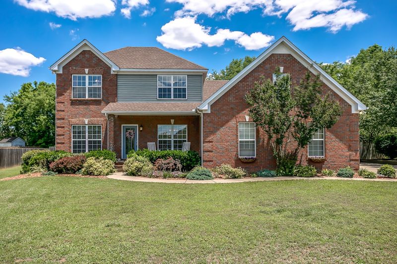 1739 Potters Ct, Murfreesboro, TN 37128