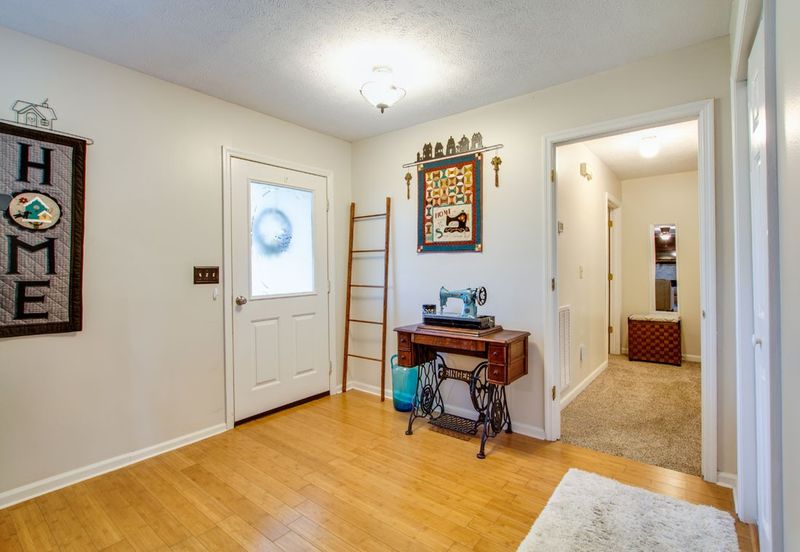 562 Laurel Ln, Murfreesboro, TN 37127