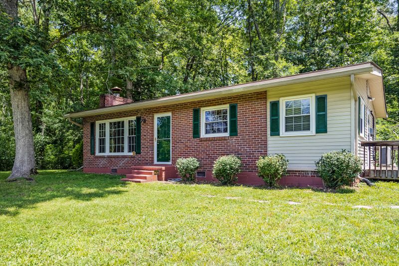 1002 Lakeside Cir, Ashland City, TN 37015