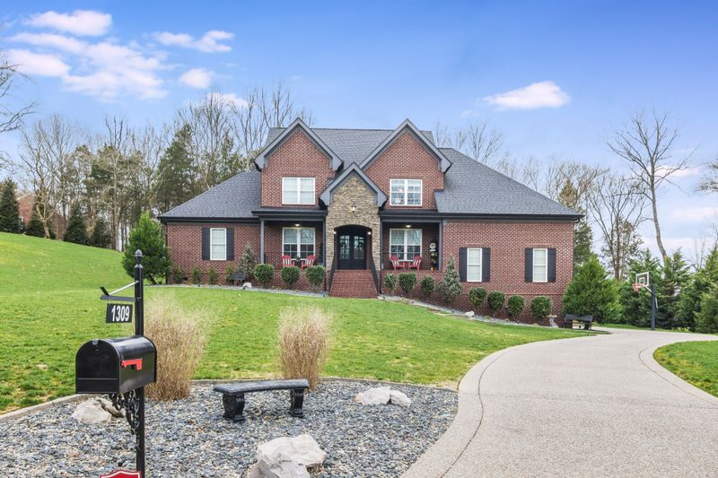 1309 Ashby Valley Ln, Arrington, TN 37014
