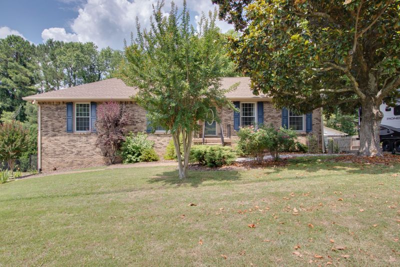 215 Spring Rd, Old Hickory, TN 37138