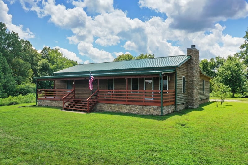39 Sloan Branch Hill Ln, Pleasant Shade, TN 37145
