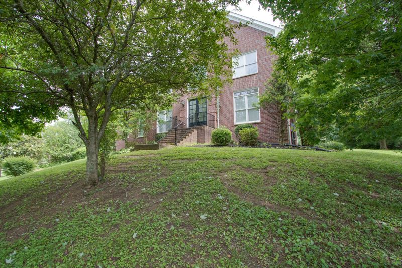 9399 Clovercroft Rd, Franklin, TN 37067